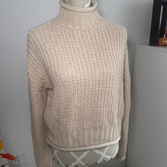 Cutest knit sweater brand new condition perfect for fall and winter - Picture 3 of 6
